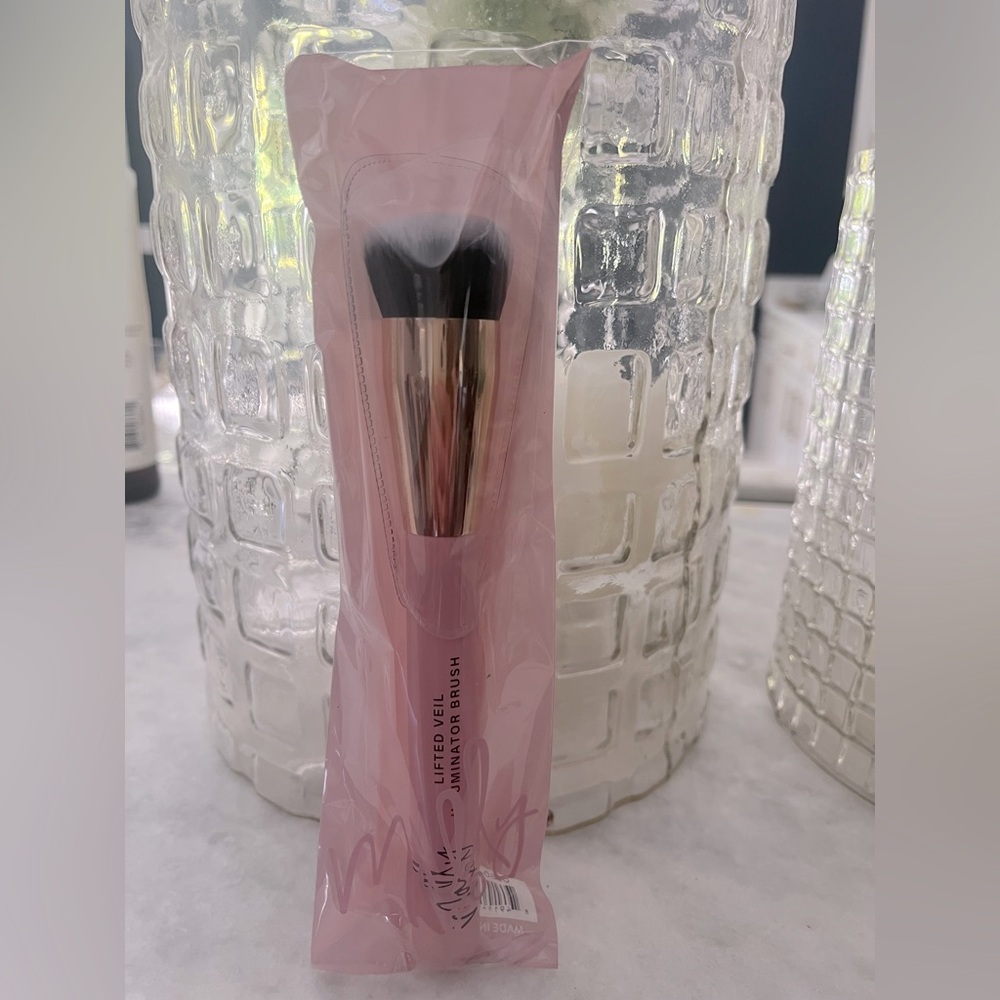 Mally Lifted Veil Makeup Brush 🩷New In Sealed Package🩷